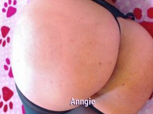 Anngie_