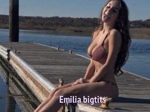 Emilia_bigtits