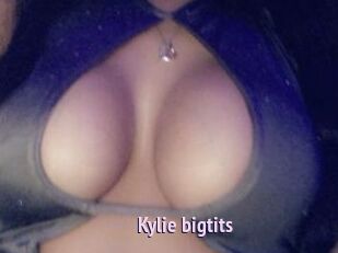 Kylie_bigtits