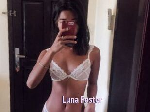 Luna_Foster