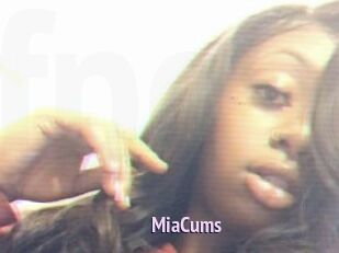 MiaCums