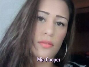 Mia_Cooper