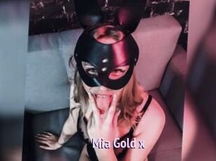 Mia_Gold_x