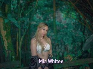 Mia_Whitee