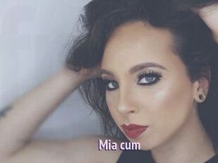 Mia_cum