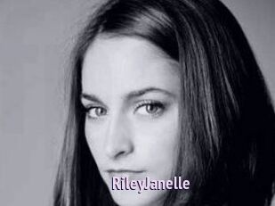 Riley_Janelle