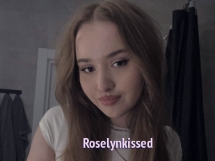 Roselynkissed